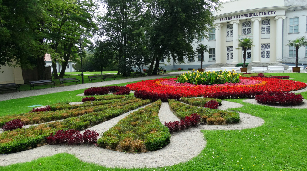 Współcześnie Zakład Przyrodoleczniczy i jego najbliższa okolica wygląda nieco inaczej, niż przed laty. Fot. Adriana Herrmann